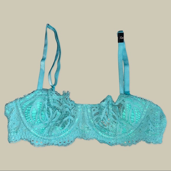 Victorias Secret lace bralette set of three Unpadded bras - Picture 5 of 7